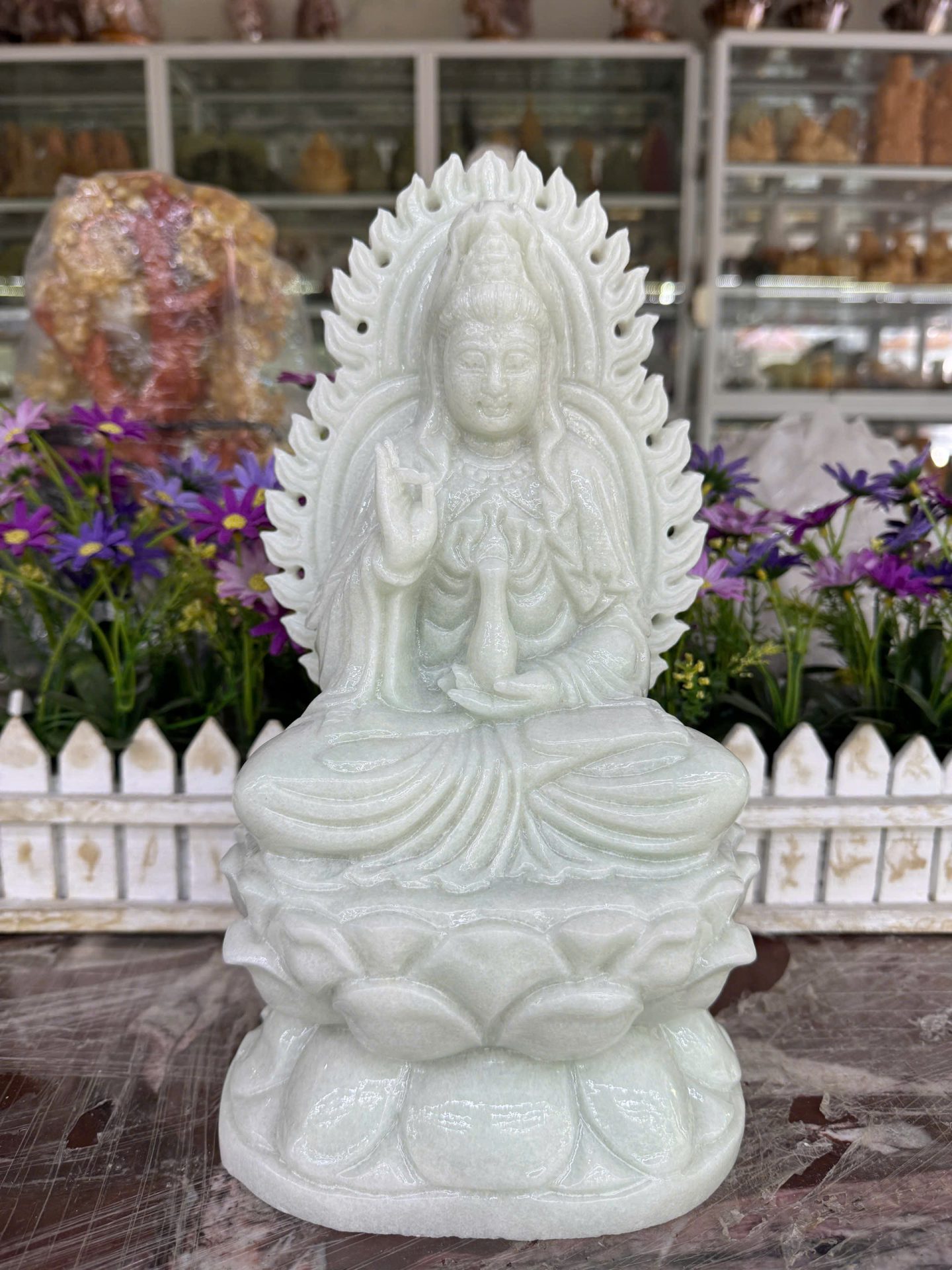 Tượng Phật Bà Quan Âm hào quang ngồi đài sen đá trắng xanh – Cao 30 cm