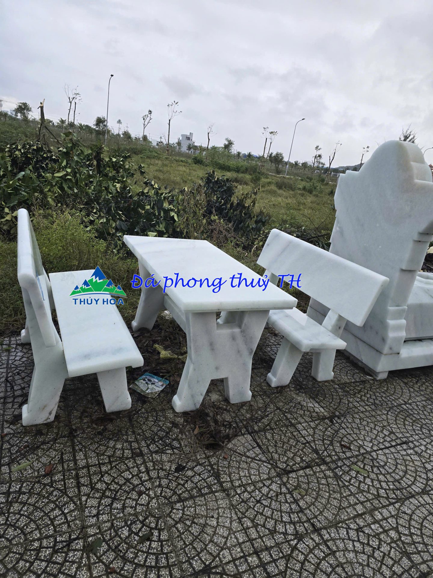 Bộ bàn ghế dài đặt sân vườn ban công đá trắng