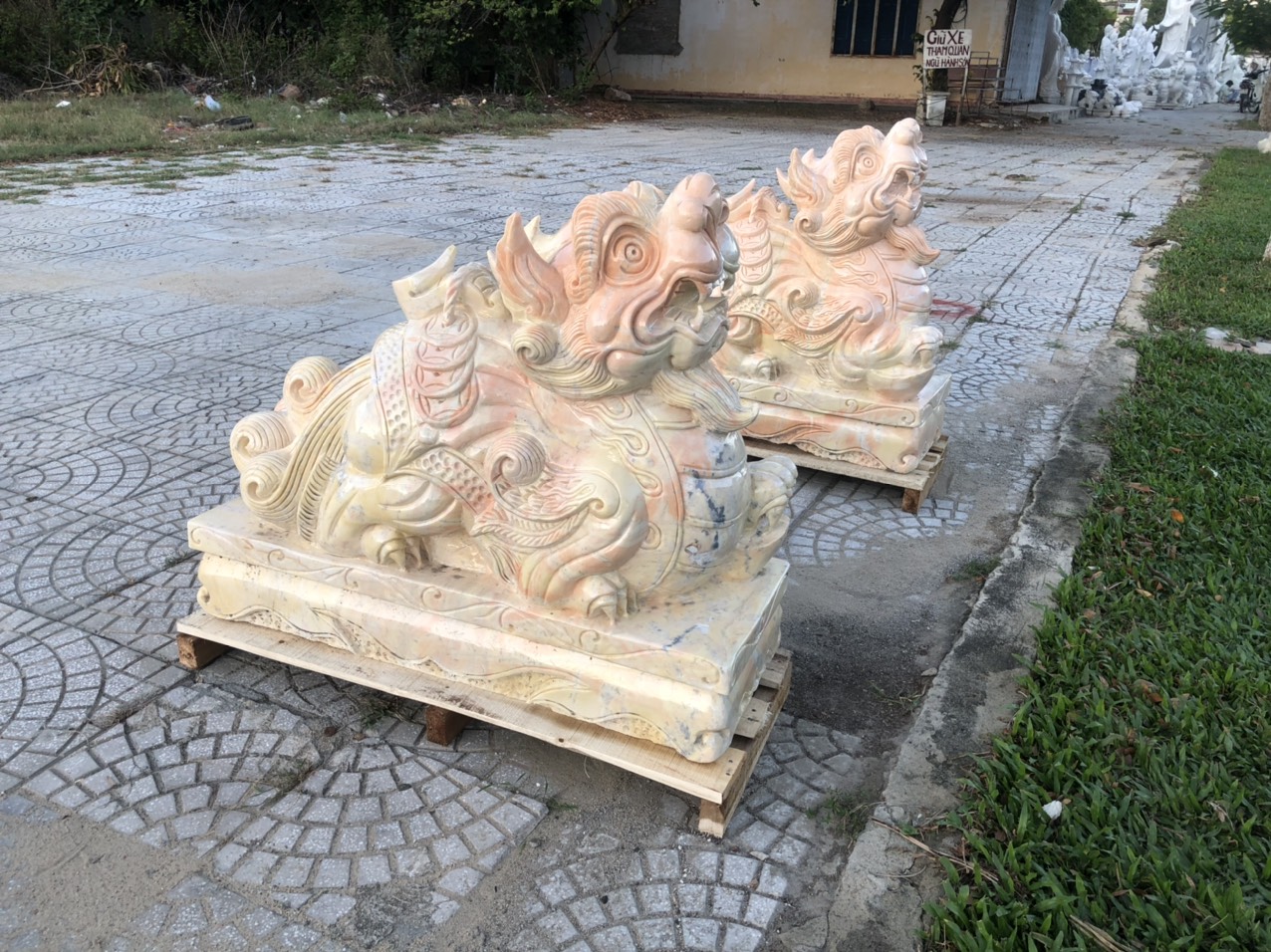 Cặp tỳ hưu đá cẩm thạch vàng cà rốt để gác cổng- Dài 80cm