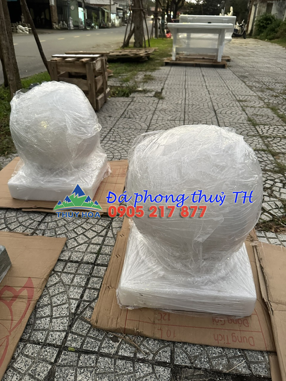 Cặp Quả cầu đá, Bi cầu để trụ cổng đá cẩm thạch trắng – Cao 50cm