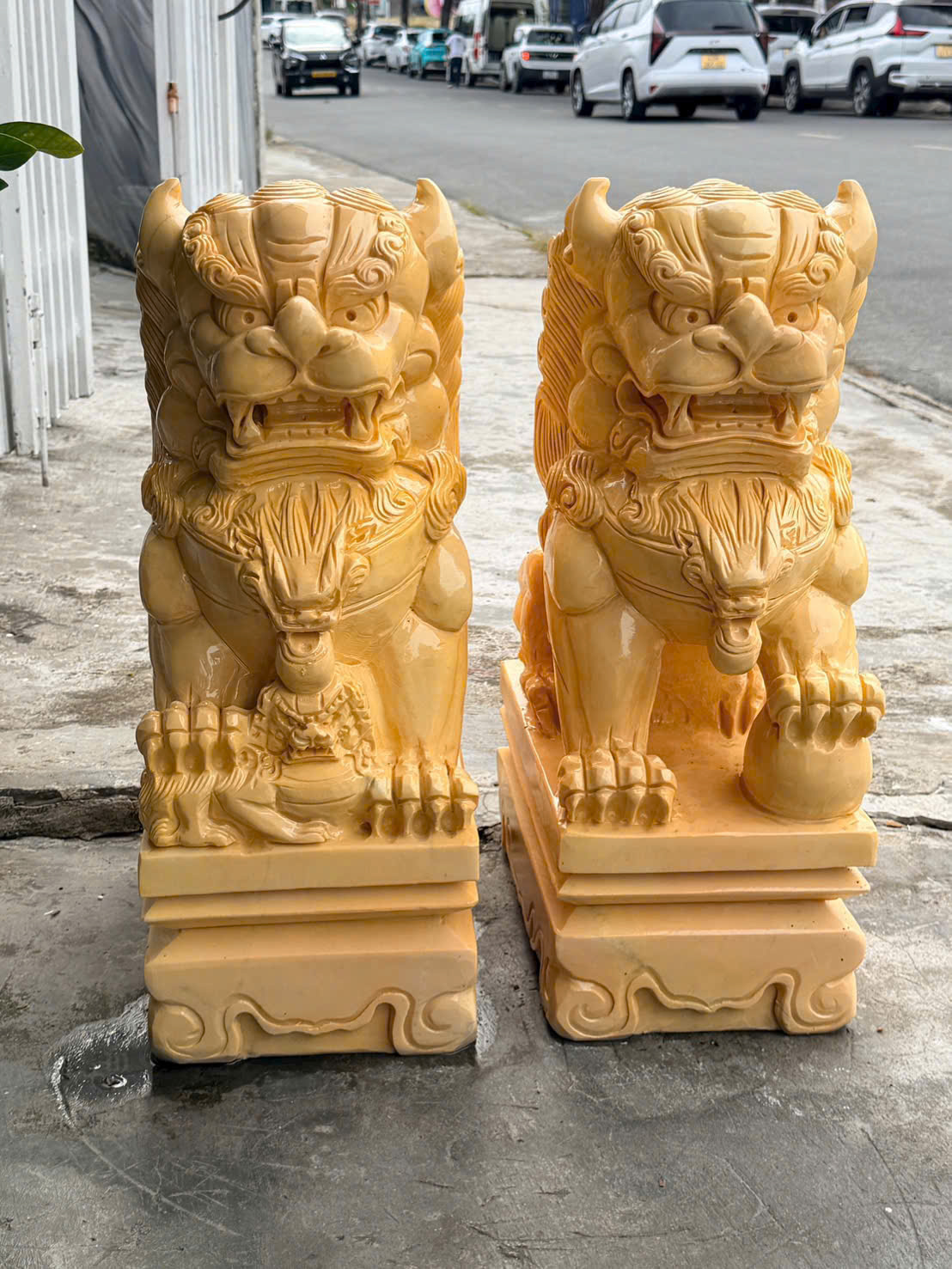 Cặp tượng Kỳ Lân phong thủy đá vàng cà rốt gác cổng, để mộ – Cao 60 cm