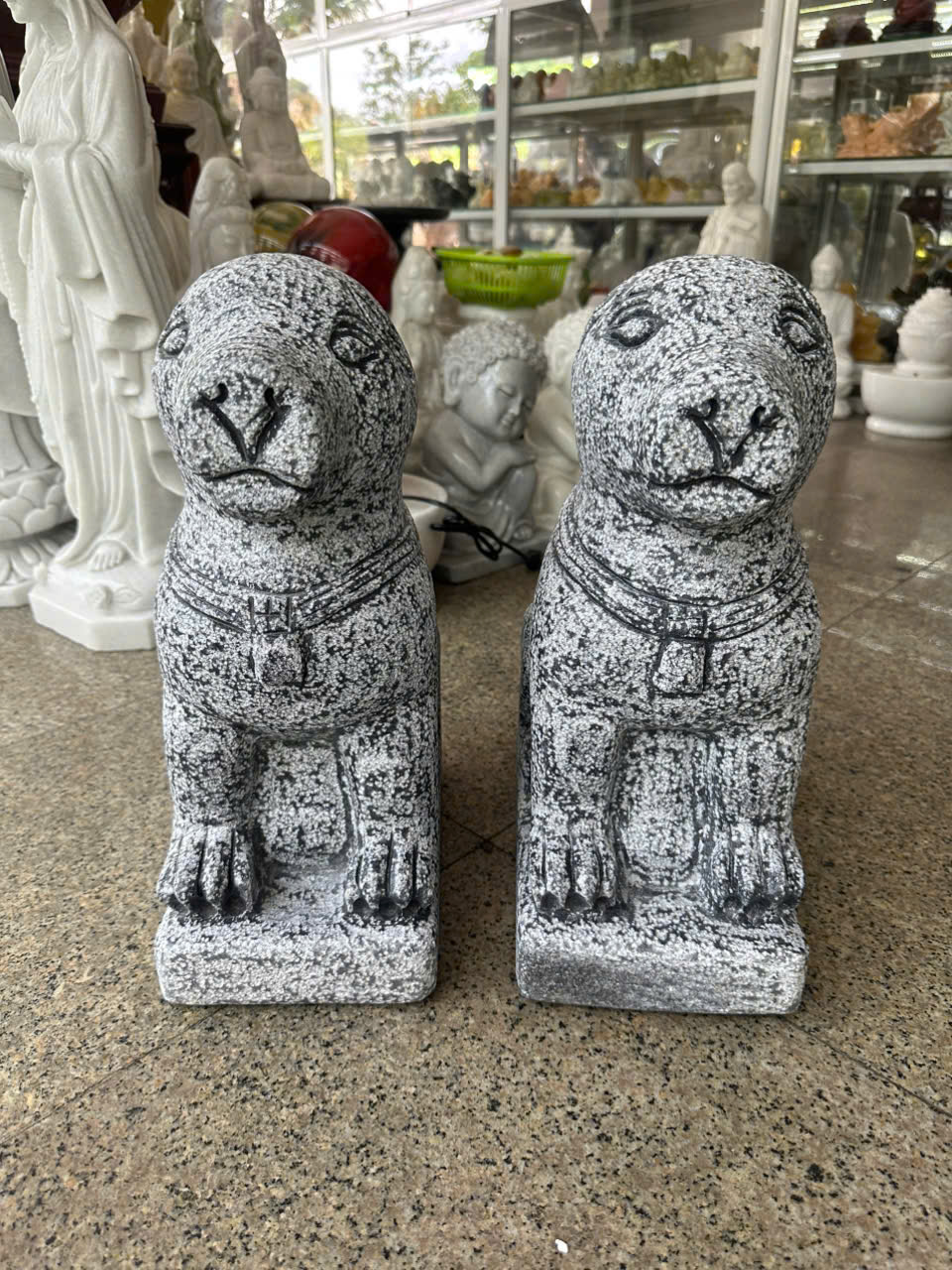 Cặp tượng chó đá phong thủy đá đen để đền thờ, đình, miếu – Cao 40 cm