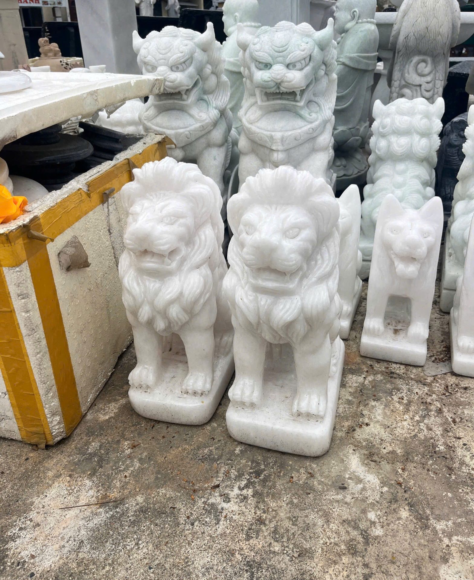 Cặp Sư Tử phong thủy gác cổng đá trắng – Cao 40 cm