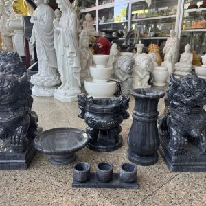 Bộ đồ thờ cúng và cặp kỳ lân đá vân đen