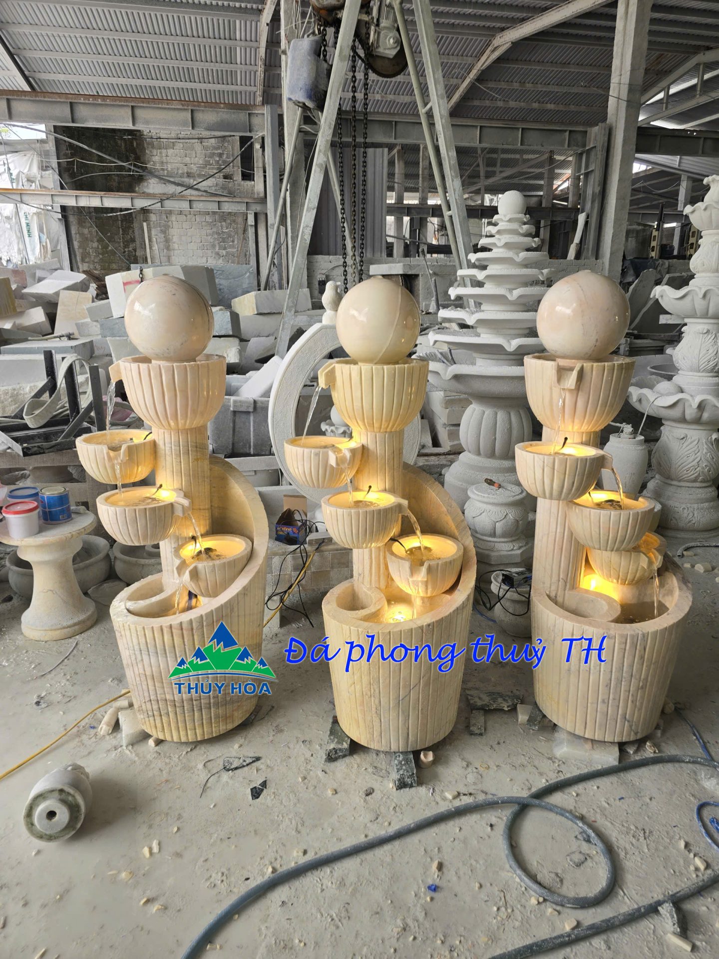 Thác nước phong thuỷ đá vàng cà rốt trang trí nhà cửa, sân vườn – Cao 1m33