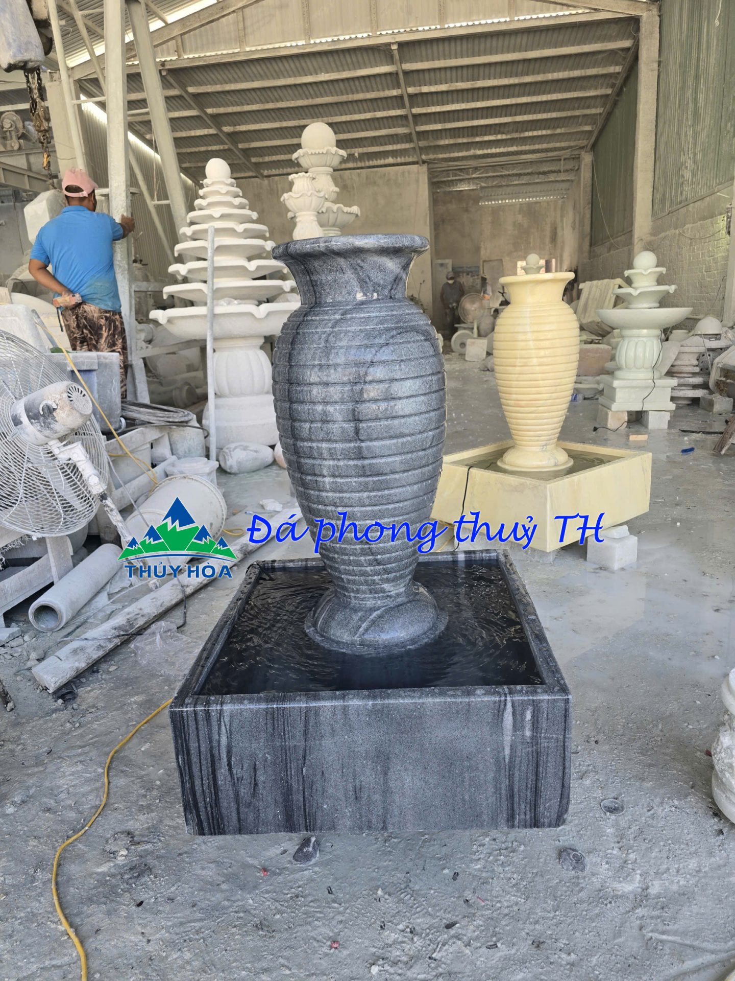 Thạch Thủy Bình phong thủy đá cẩm thạch vân đen trang trí nhà, sân vườn, hồ cá – Cao 90cm