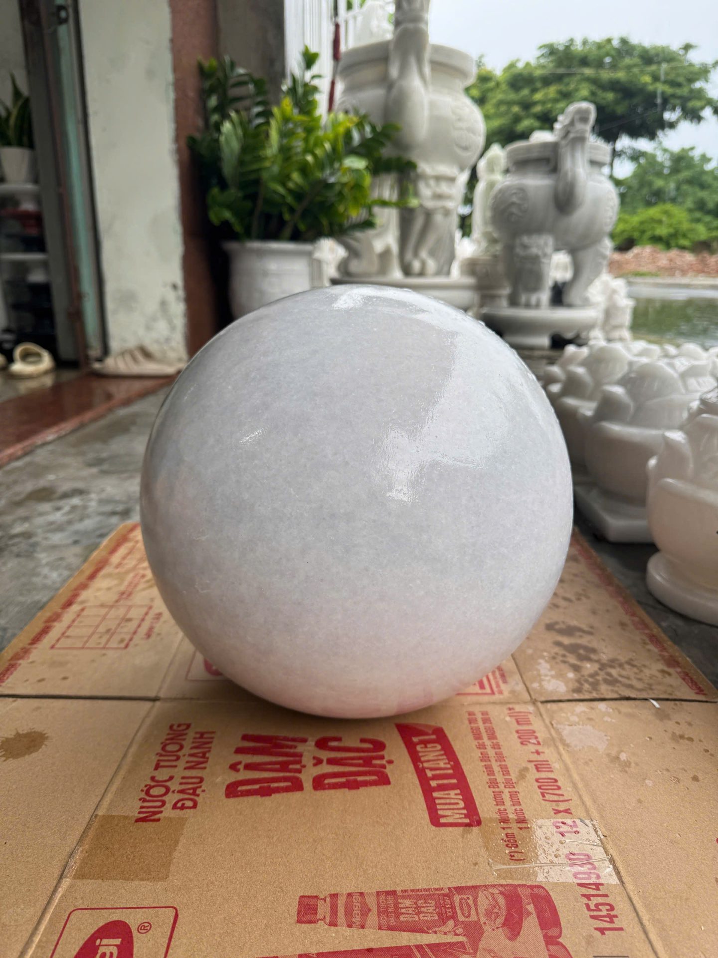 Quả bi cầu đá câm thạch trắng – Đường kính 30cm